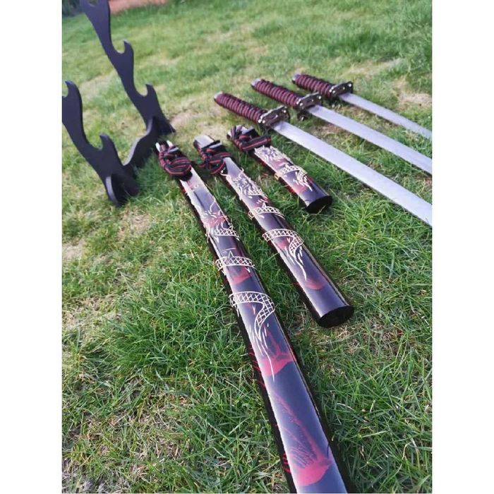 Катана Червен Дракон Комплект Заострени Дървени Кании Тройна поставка