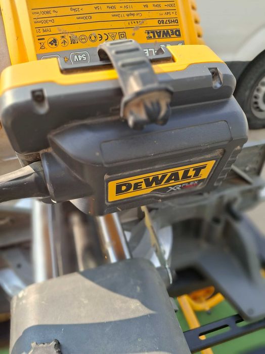 Потапящ циркуляр с герунг DeWALT DHS780