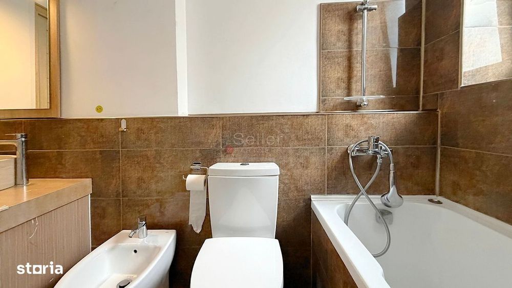Apartament cu Acces la Curte Garaj Inclus