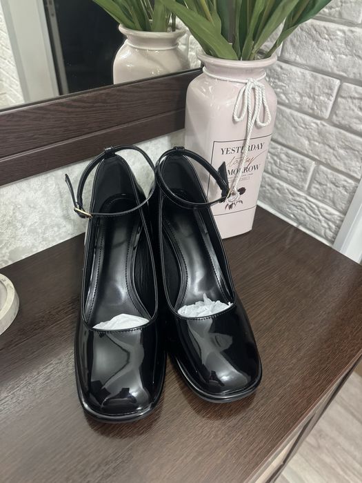 Женские туфли на каблуке