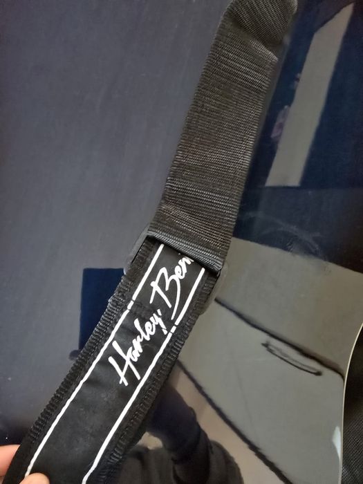 Vând chitară  Chitară acustică Harley Benton + husă ,stare foarte bună
Vând chitară acustică Harley Benton, ideală pentru începători sau nivel interme