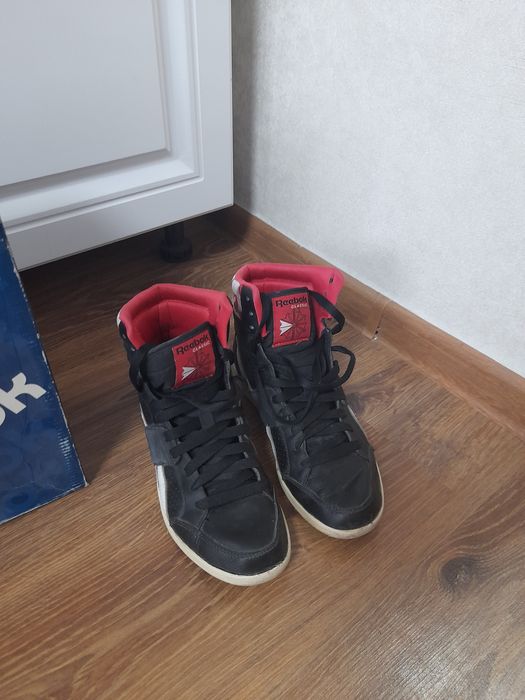 Продам кроссовки Reebok