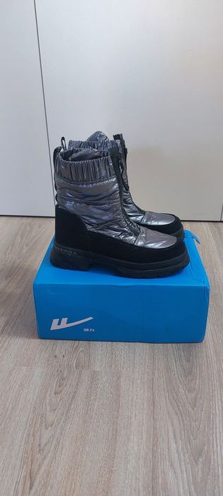 Продам детские  сапоги