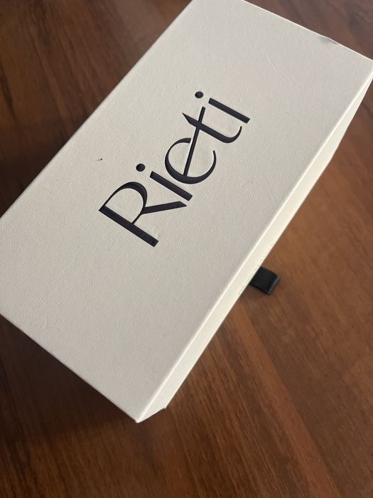 Солнцезащитные очки.