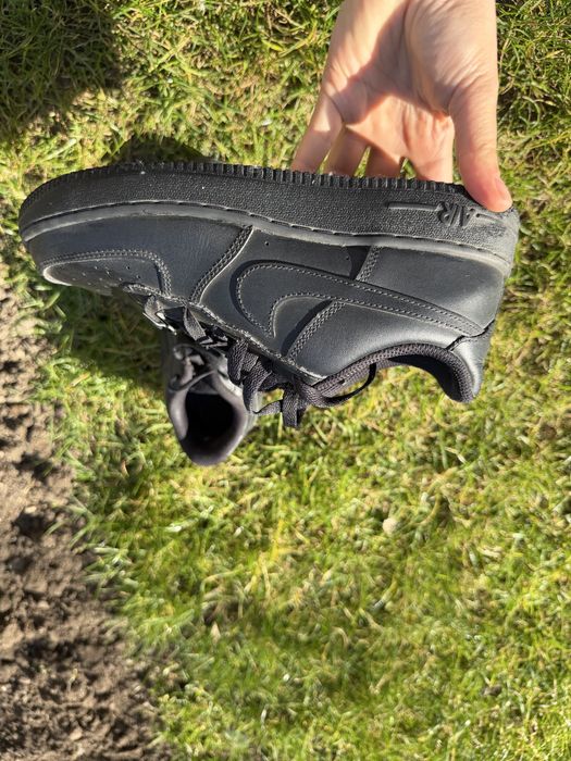 Продавам дамски маратонки Nike
