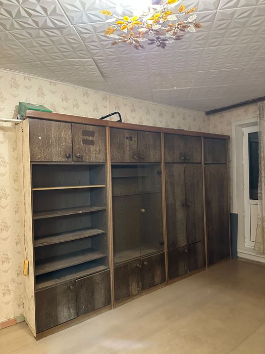 Продам Сервант в отличном состояние