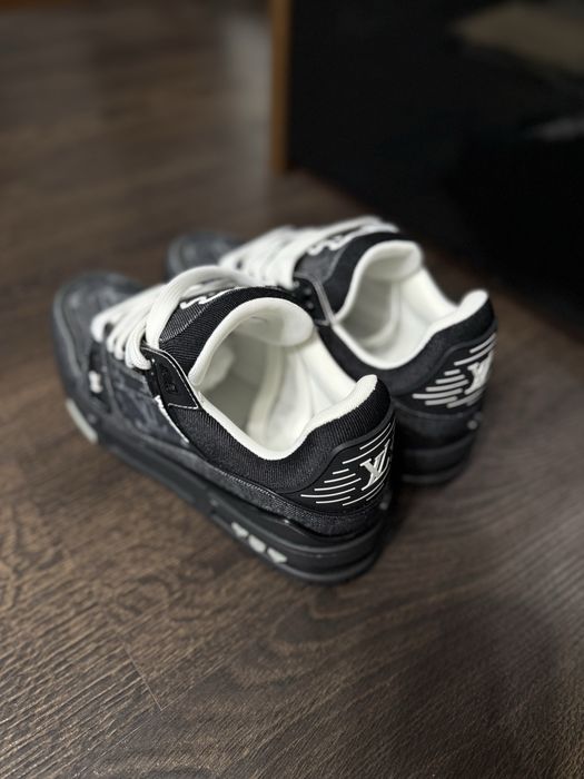 Adidasi LV Trainer 43