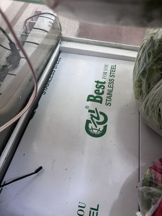 Продам витринный холодильник