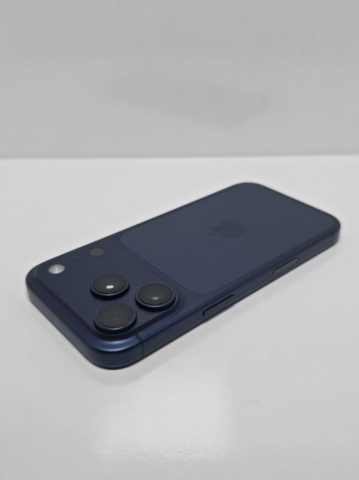 iPhone 17 Pro 256GB Deep Blue