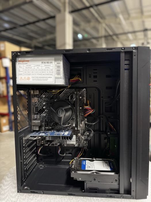 Sistem Complet PC Gaming i3-10105F, 8GB RAM, SSD+HDD 1.13TB + Monitor BenQ 24"
