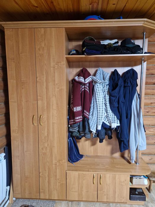 Продам шкаф в прихожей