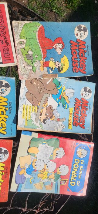 Vând colectie  ( 66)reviste vechi Mickey Mouse de Walt Disney