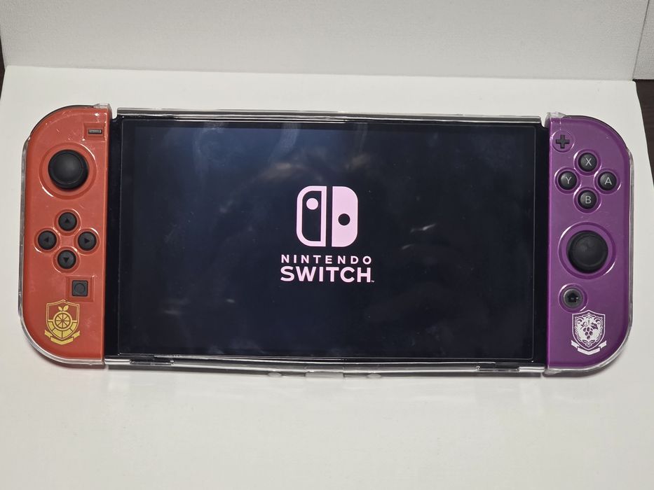 Nintendo Switch OLED с игри и аксесоари