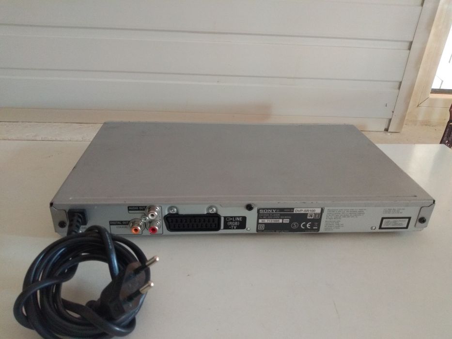DVD. Sony. dvp -sr 100