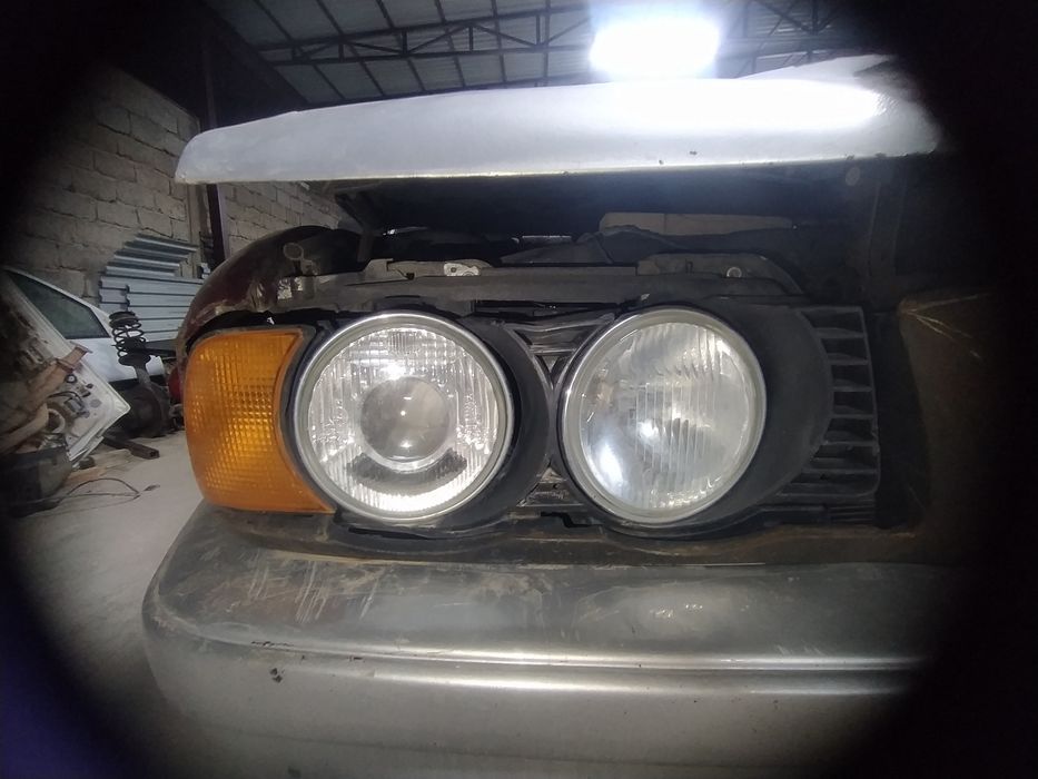 BMW E34 Фары БОШ оригинал. Отличное состояние всё целое с колпачками.