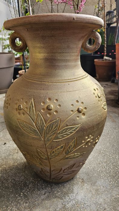 Ghiveci mare de teracotă