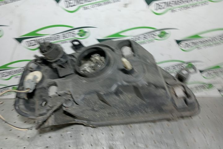 Far stanga Dacia Logan prima generatie