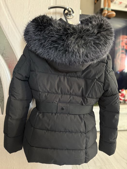 Черно зимно яке.