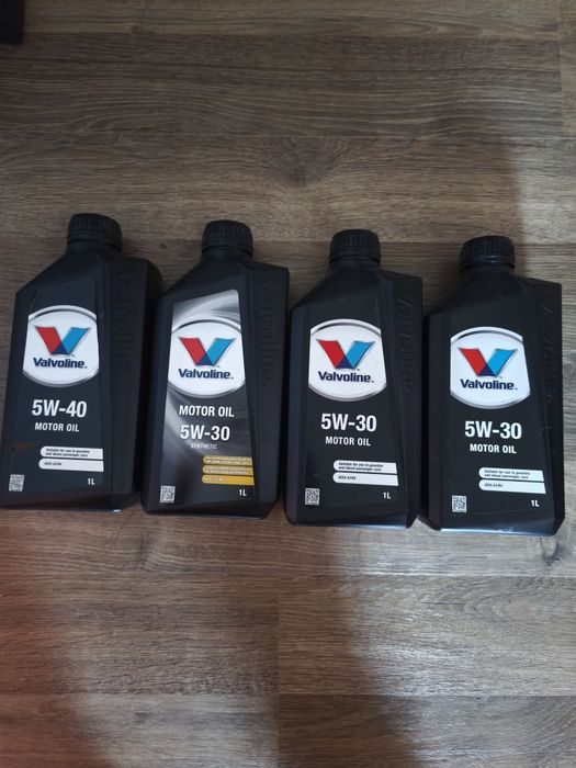 Lot 4 litri ulei motor Valvoline din Olanda