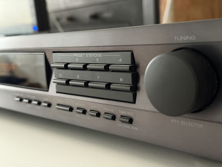 Продавам тунер Yamaha TX-592RDS