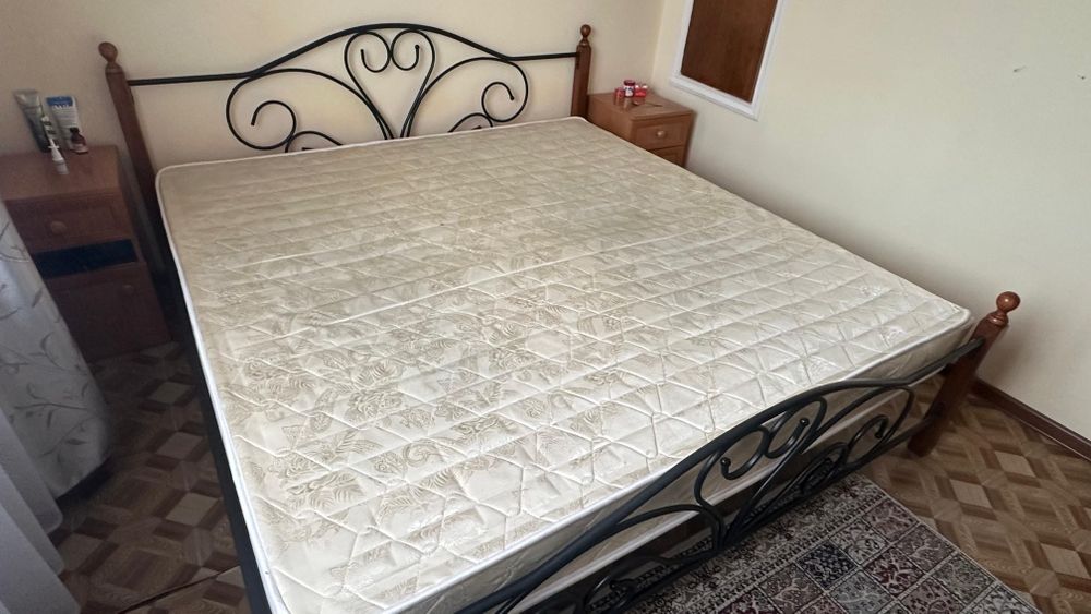 Кровать двухспальная!