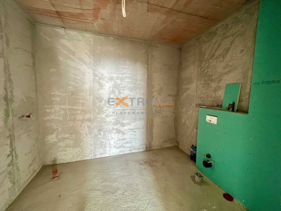 Продава се Четиристаен апартамент в Варна, м-т Св. Никола - 263 кв.м за 2013 €/кв.м - Снимка #8