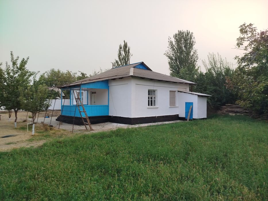 Uy 3 xonali sotiladi 20000$