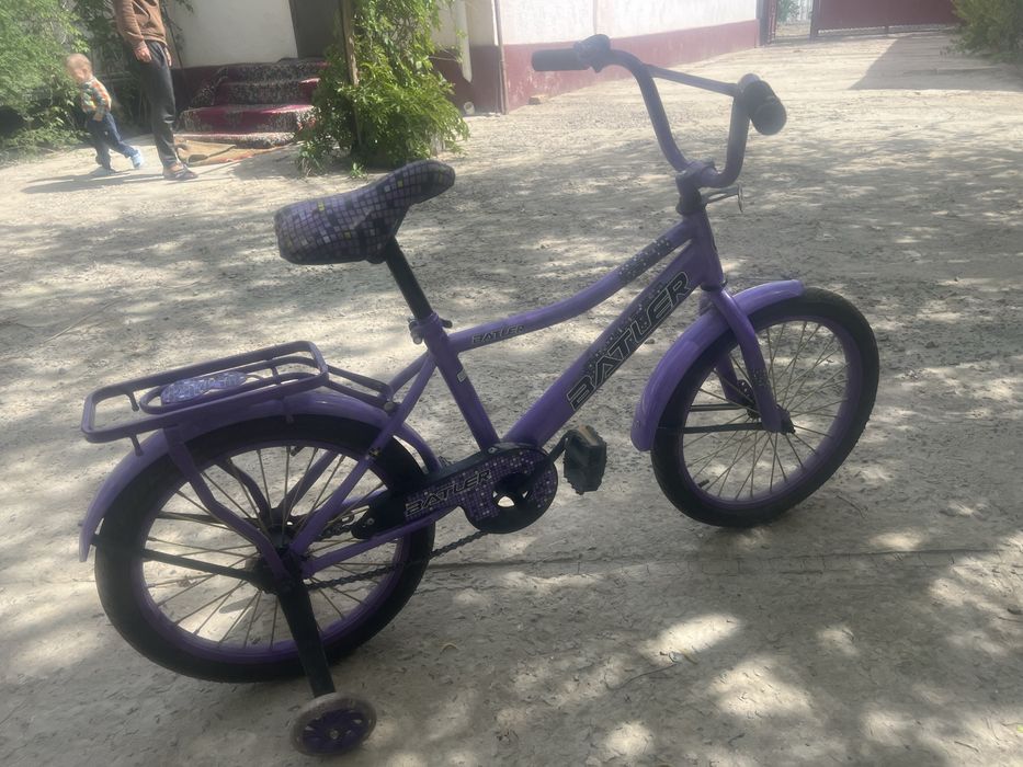 Велосипед.  8 или 9 лет ребенка.