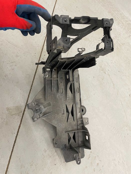 BMW F10 F11 headlight support държач фарове с краш сензор