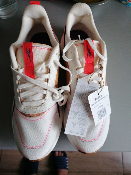 Adidași Reebok noi cu eticheta