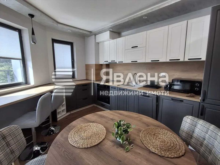 Дава се под наем Двустаен апартамент в София, Център - 68 кв.м за 870 € - Снимка #1