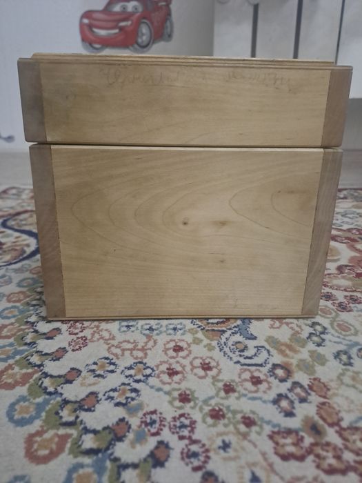 Деревянный прочный ящик