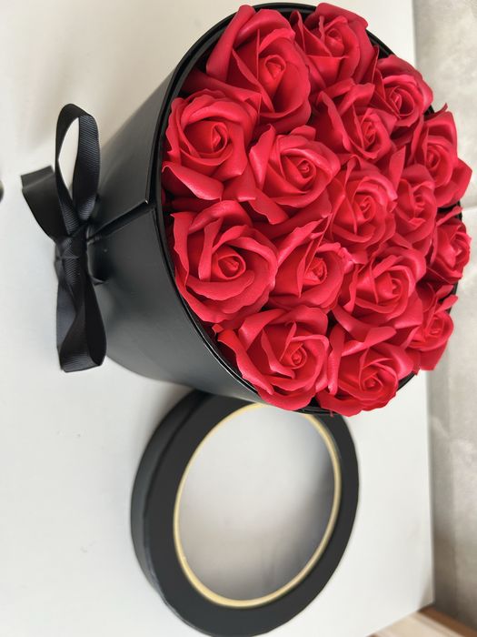 Цветы и сладости подарка