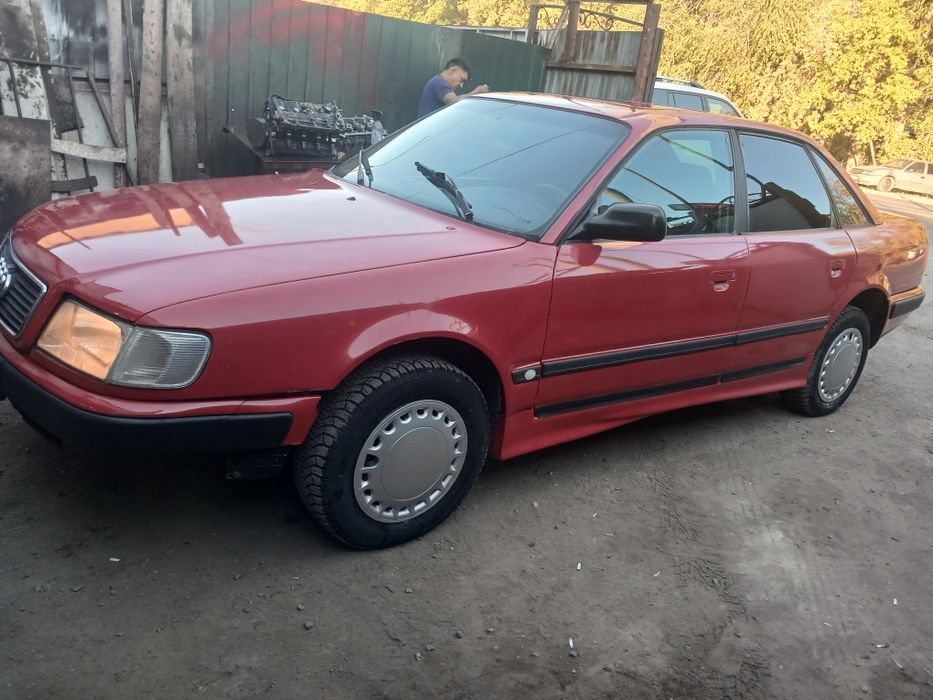 Ауди 100  продам 1.8 литра моно