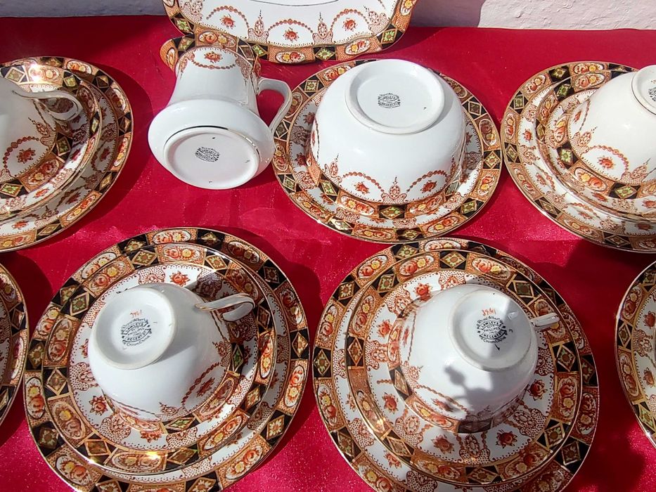 Антикварен сервиз Royal Albert Devon стил Imari