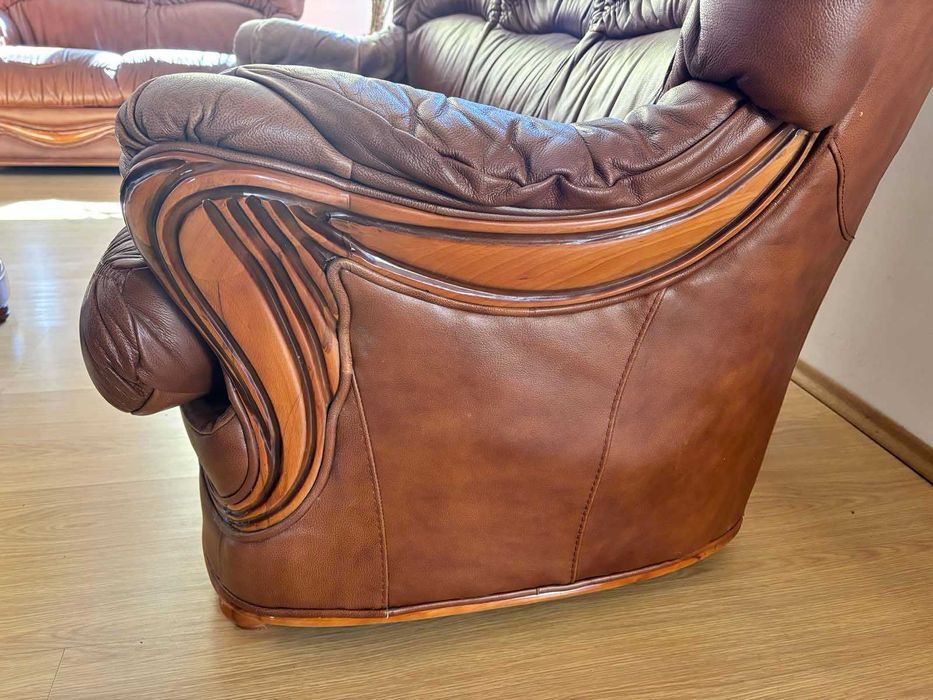 Кожени дивани 2ка и 3ка + табуретка