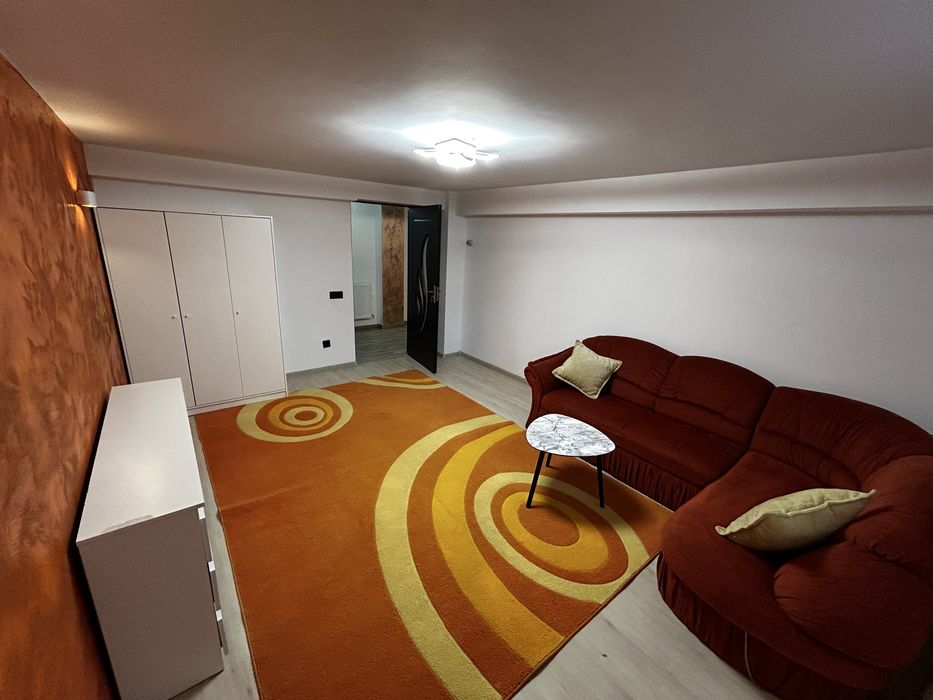 Inchiriez apartament 74 mp