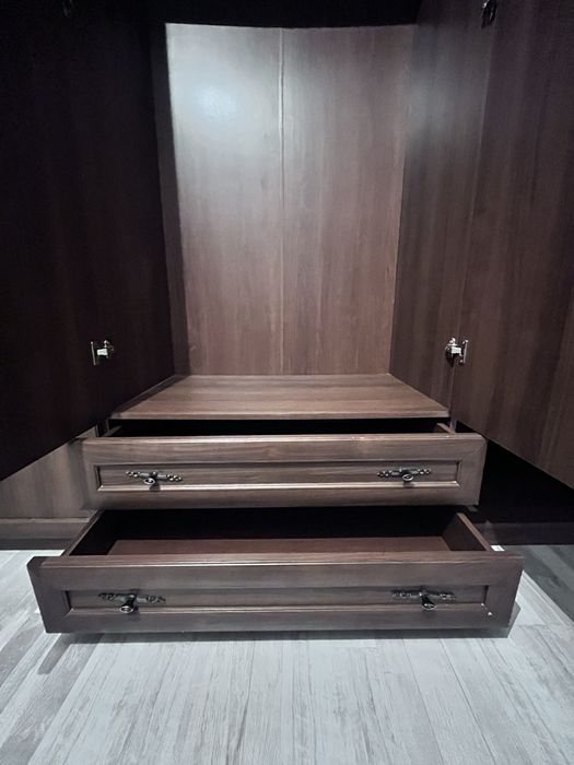 Шифоньер деревянный