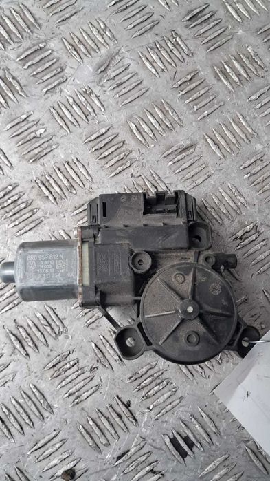 motoras dreapta fata VW Polo 6R an 2017 cod 6R0959812N