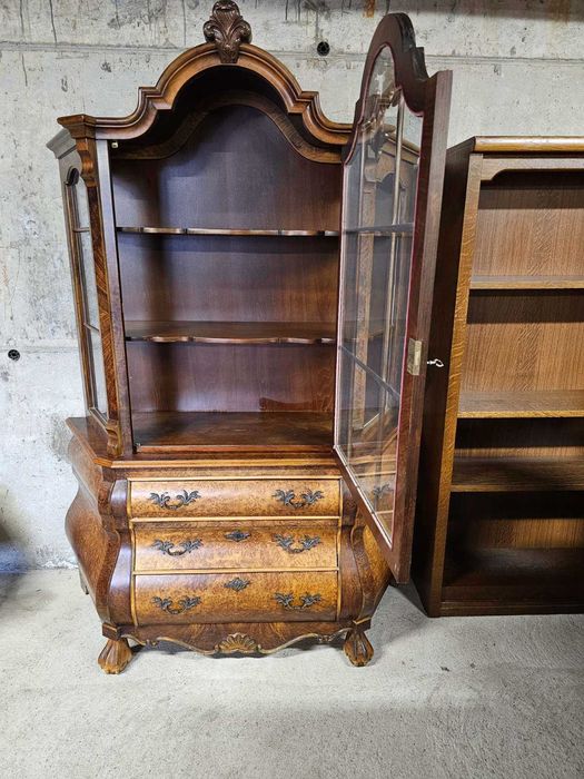 Витрина с интарзия в стил Чипъндейл