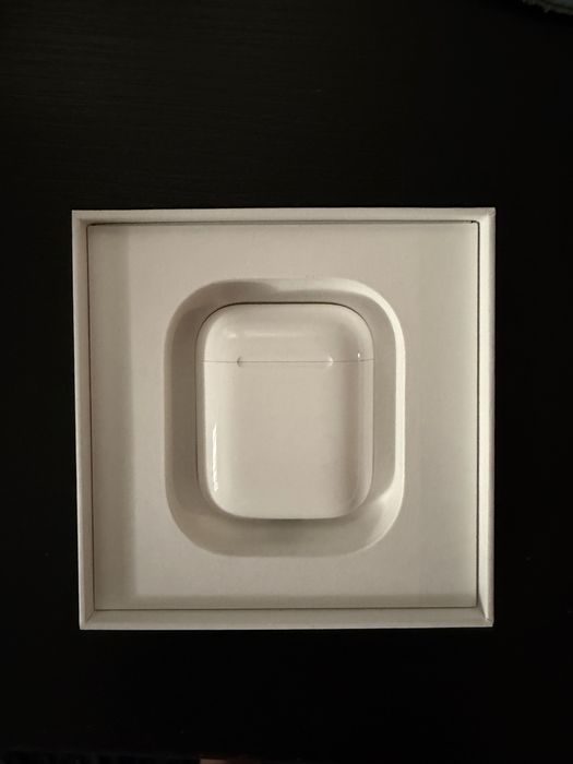 Продам airpods оригинал