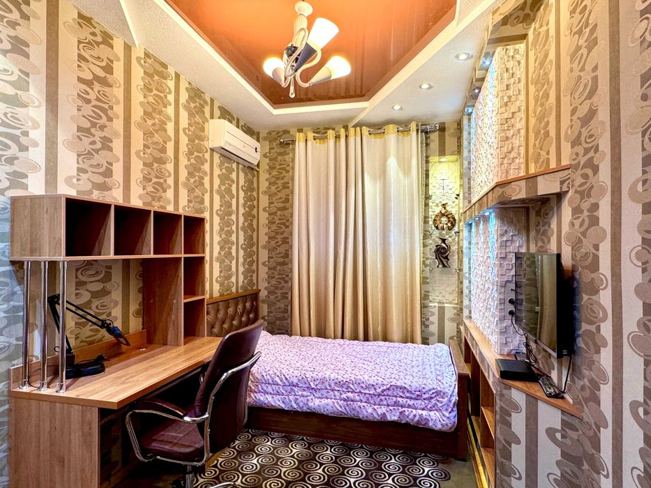 В аренду своя 3-х комн. в центре 93 кв. 3/5/5 Японское посольство