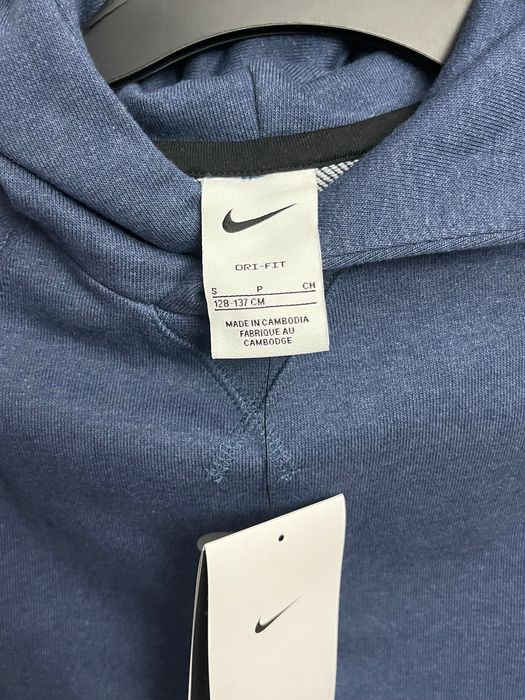 Син суитчър на Nike