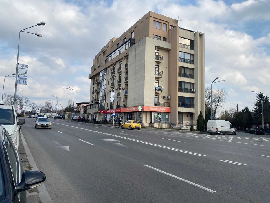 Inchiriez apartament 3 camere nemobilat zona Baneasa cu loc parcare