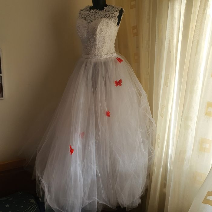 Rochie de mireasa cu crinolina ieftina