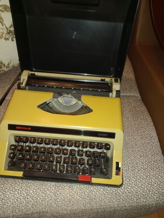 Mașină de scris ,veche