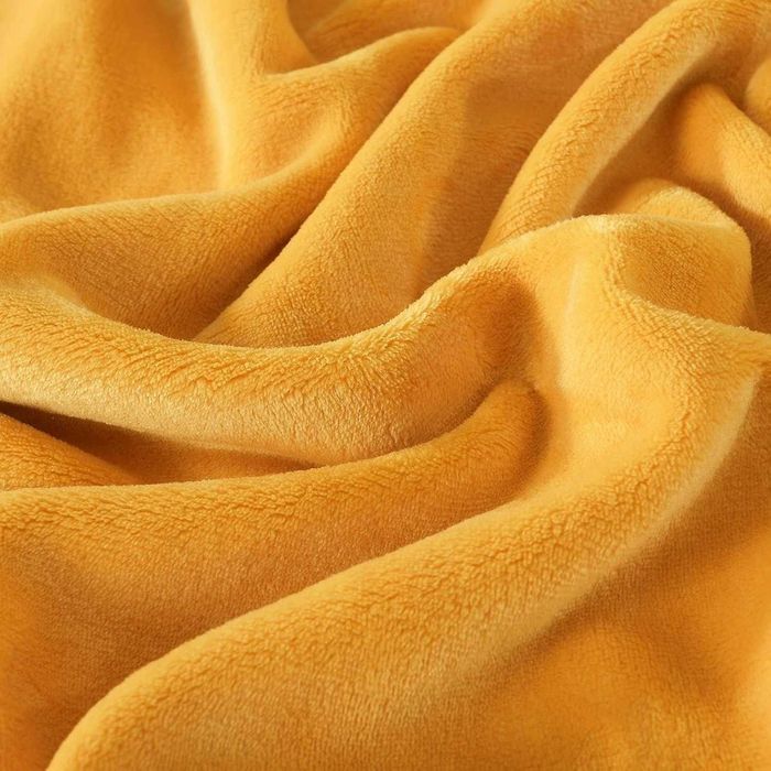 Patura galbena cu ciucurasi