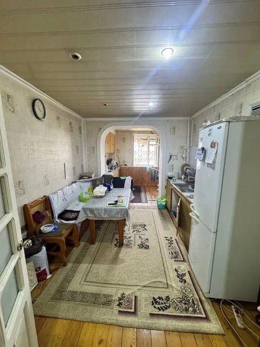 АК Продаётся 4-комнатная квартира в Мирабадском районе.

Ориентир: рес