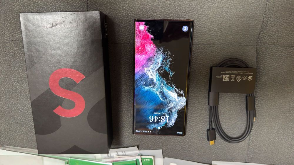 Samsung galaxy S22 Ultra 256GB 12GB RAM и Samsung galaxy watch 3