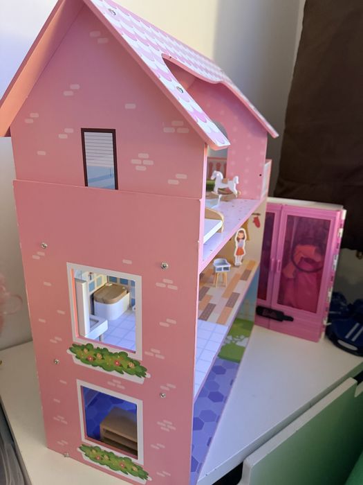 Casa de papusi din lemn